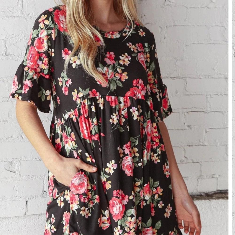 Haptics Black floral elbow length tunic pocketed dress